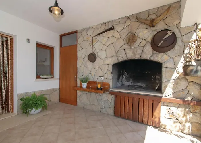 Stunning In Grscica With Kitchen Prižba