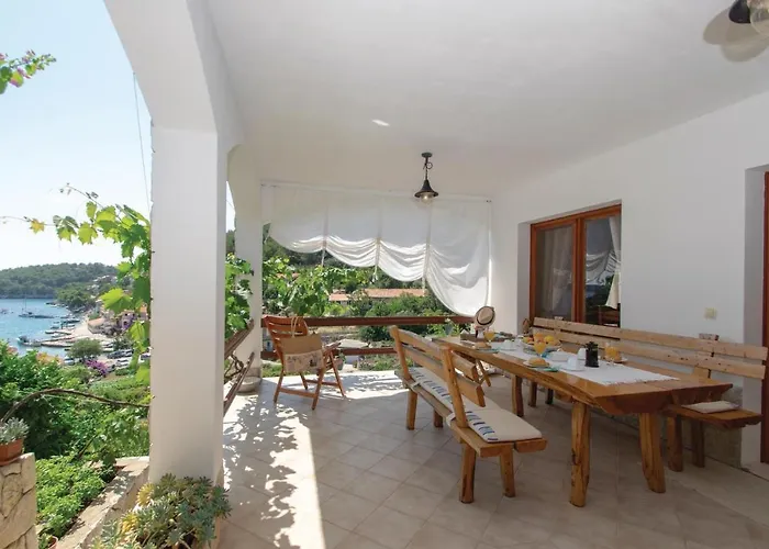 Stunning In Grscica With Kitchen Prižba