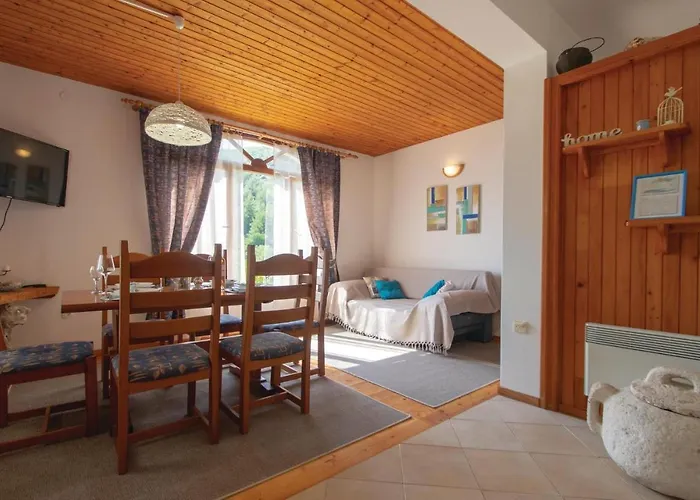 Stunning In Grscica With Kitchen Appartement Prižba