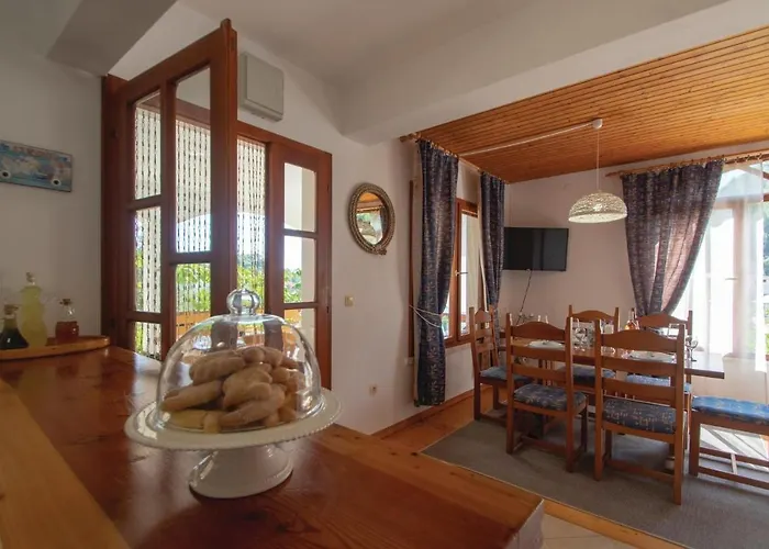 Stunning In Grscica With Kitchen Appartement