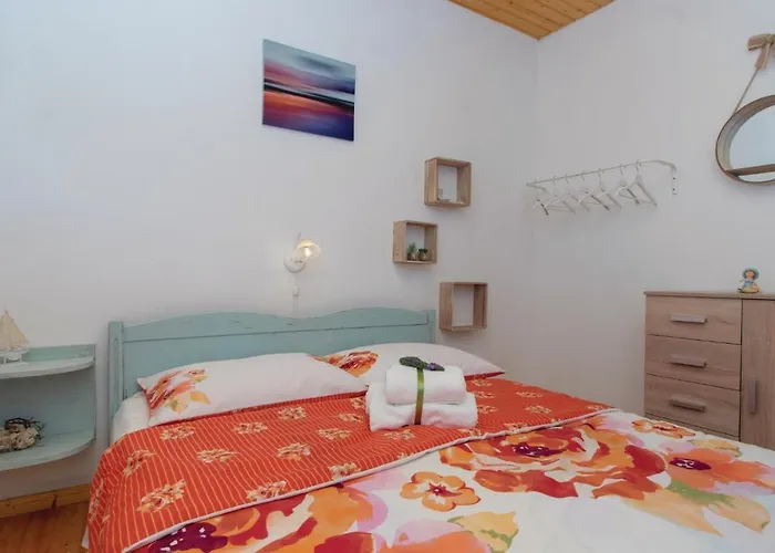 Appartement Stunning In Grscica With Kitchen Prižba