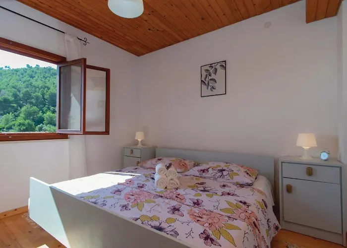 Stunning In Grscica With Kitchen Appartement *