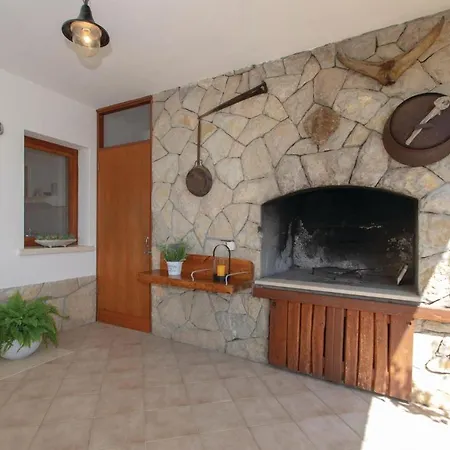 Stunning In Grscica With Kitchen פריזבה