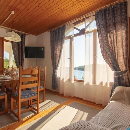 Stunning Home In Grscica With Kitchen *