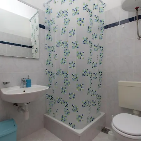 Stunning In Grscica With Kitchen פריזבה