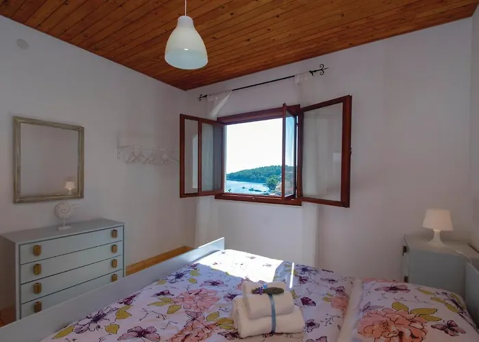 Stunning In Grscica With Kitchen *